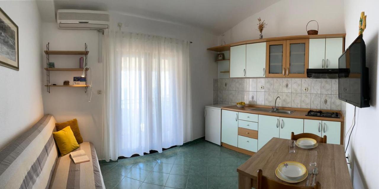 The Ana Apartments Komiza Bagian luar foto