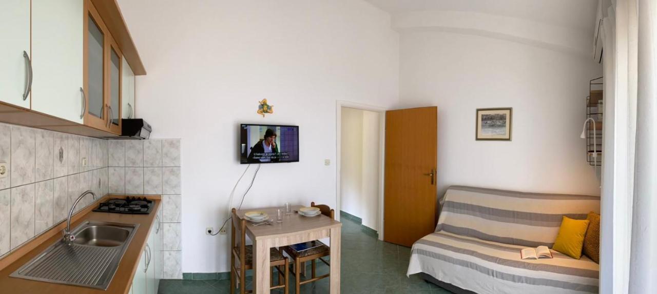 The Ana Apartments Komiza Bagian luar foto