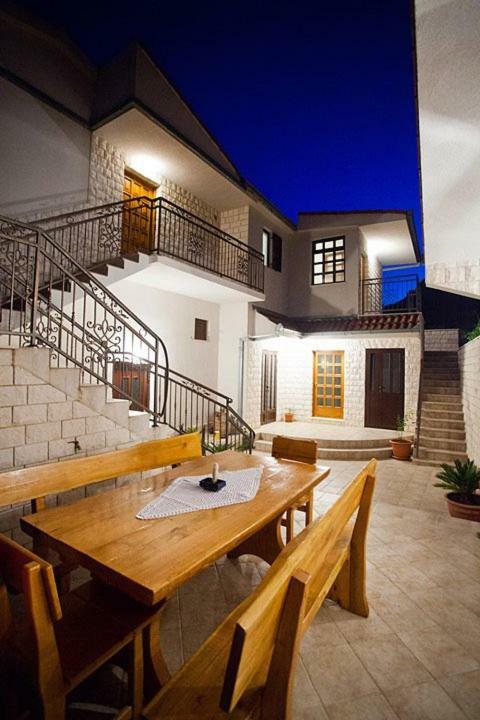 The Ana Apartments Komiza Bagian luar foto