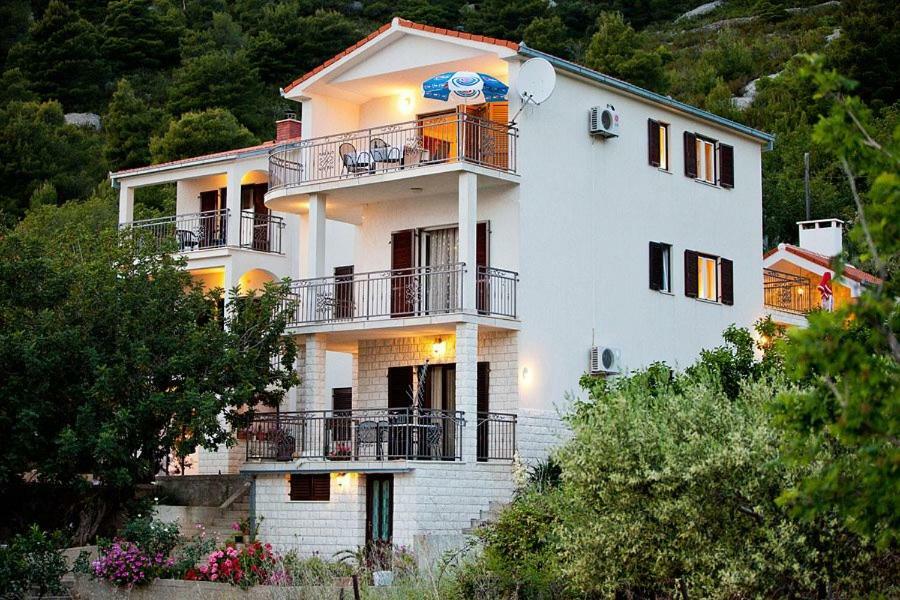 The Ana Apartments Komiza Bagian luar foto